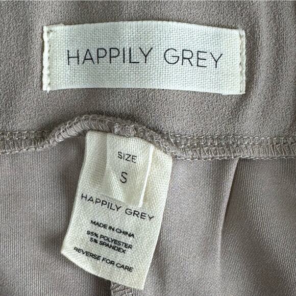 Happily Grey NWT Criss Cross Beige Trouser Short Size S - Picture 5 of 6